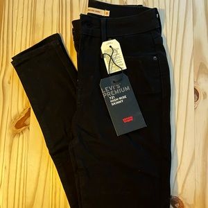 NEW with Tags Levi 721 (25x30)